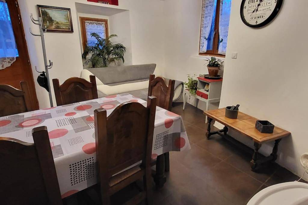 Maison campagne + jardin à 12 min du Puy en Velay in Lavoûte-sur-Loire, Haute-Loire
