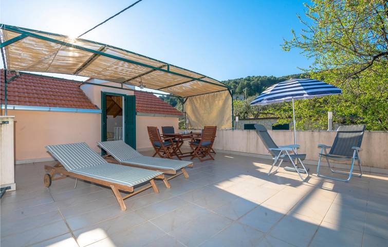 Charmantes Apartment mit Terrasse in der Nähe von Stari Grad und der Küste in Hvar