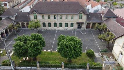Gîte pour 2 personnes, avec vue et jardin à Laroque-d'Olmes