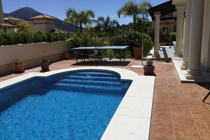 Villa for 8 people, with garden and pool - 1