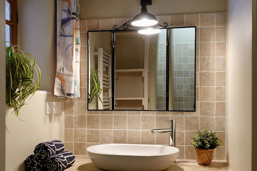 Gîte- 2 chambres-Salle de bain privée-Vue sur Jardin in Revest-du-Bion, Région de Forcalquier