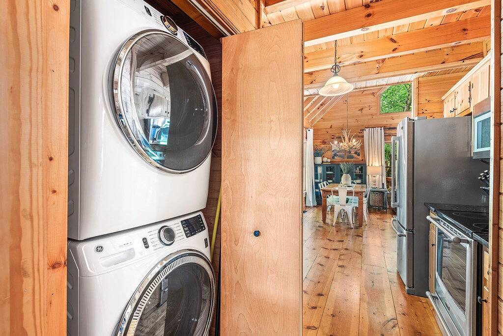 Pet-Friendly-Lakefront Cabin w/Amazing Views-Hot Tub in Cherry Log, Chattahoochee National Forest