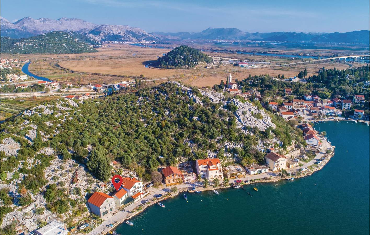 Apartment am Meer mit Terrasse, WLAN und Parkplatz in der Nähe der Neretva in Rogotin, Dubrovnik-Neretva