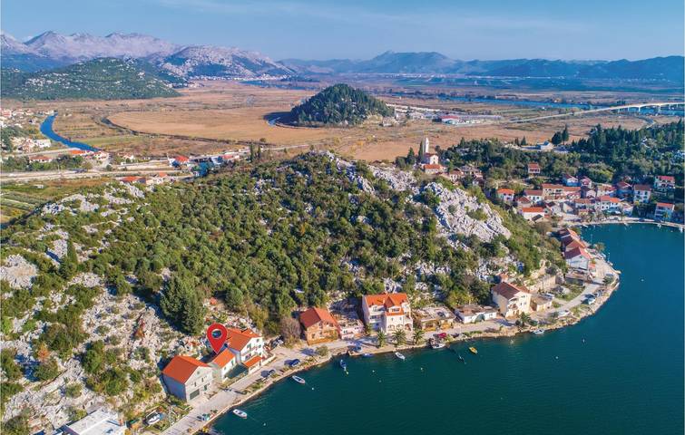 Apartment am Meer mit Terrasse, WLAN und Parkplatz in der Nähe der Neretva in Rogotin, Dubrovnik-Neretva