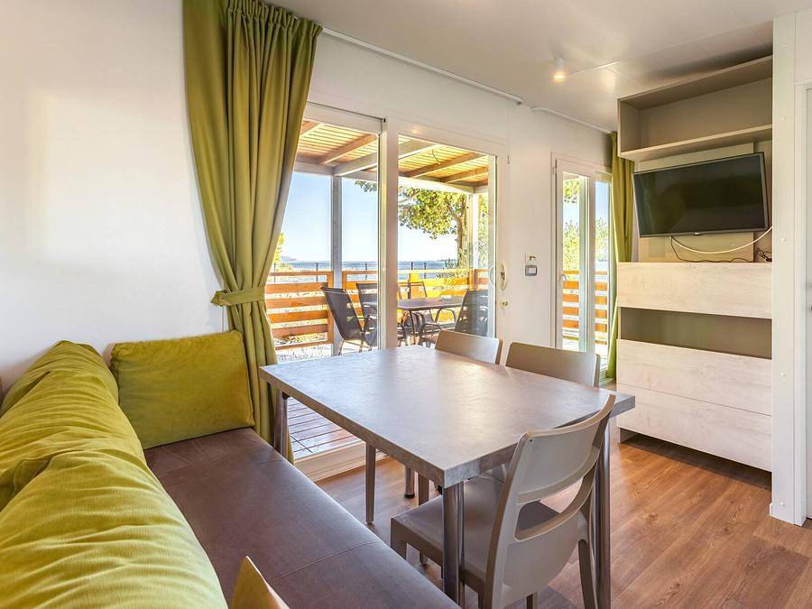 Camping Ljutic - Bungalow 4 personen - Mobilheim | Comfort | 2 Zi. | 4 Pers. | Erhöhte Terrasse | 2 Bäder | Klimaanlage | Tv in Kraj, Pasman