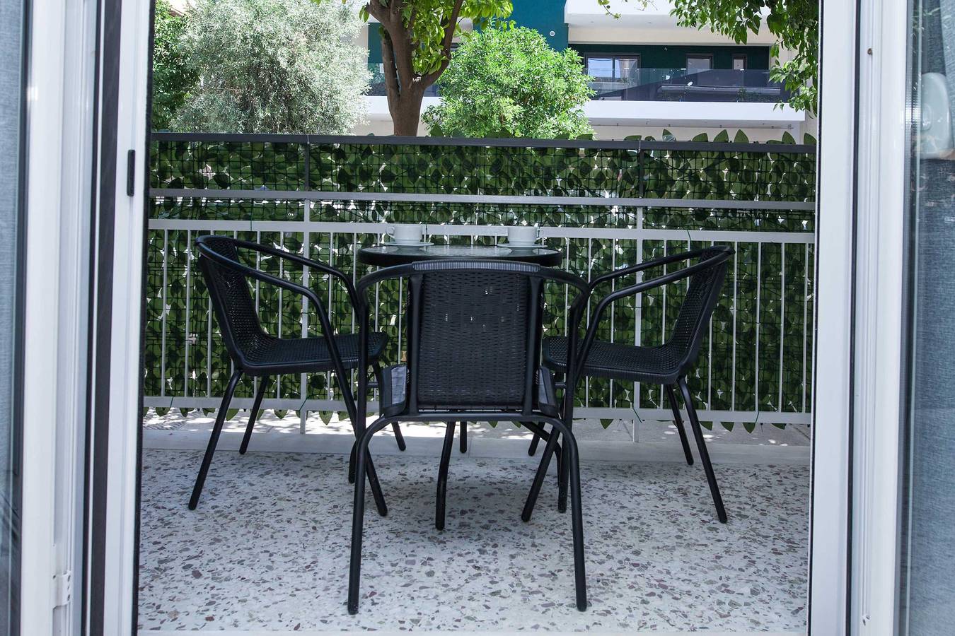 Entire apartment, Sunny 1 Bd Apt in Kallithea with Patio in Athens, South section of Athens