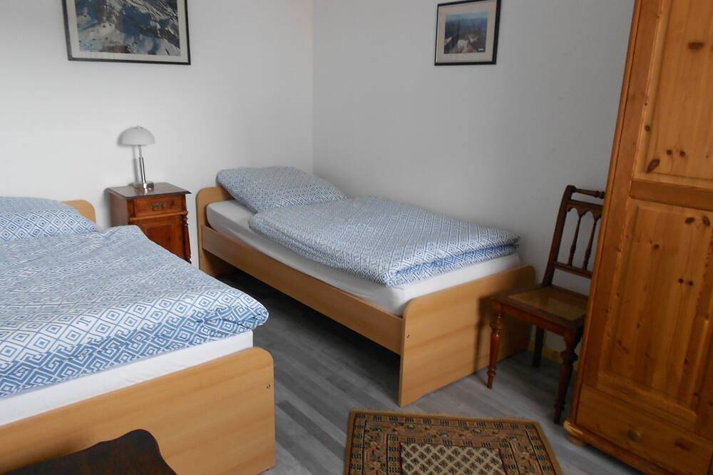 Haus Milan 0,5 km bis Naturschutzgebiet , Gemütlichkeit auf 2 Etagen+ Garten in Ostrach, Nördlicher Bodensee region