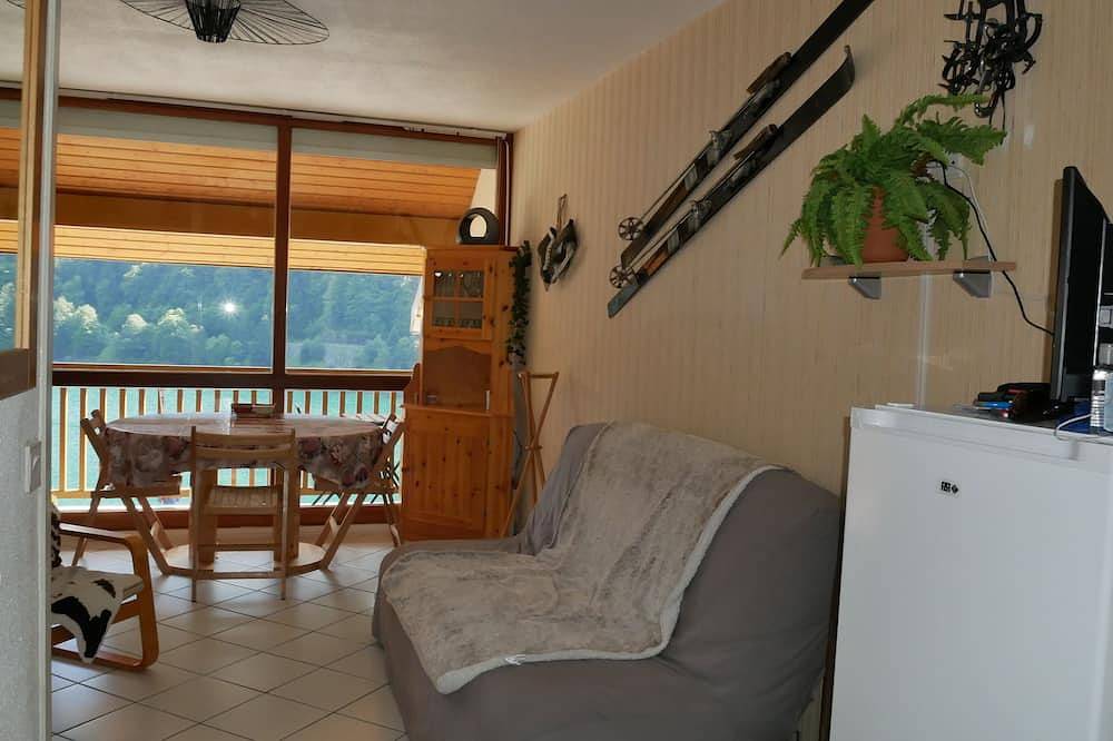 Entire apartment, 5-bed apartment with superb view of Lake Artouste in Station d'Artouste, Laruns