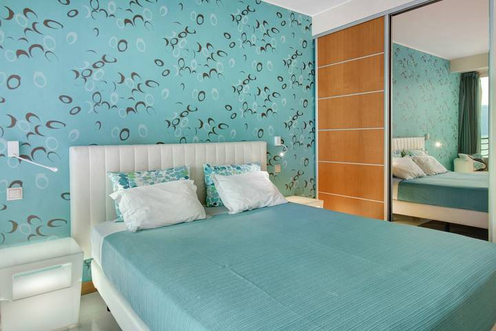 Entire apartment, Apartment 'Dfm Happy Days D - Funchal' with Balcony, Wi-Fi and Air Conditioning in São Martinho, Madeira