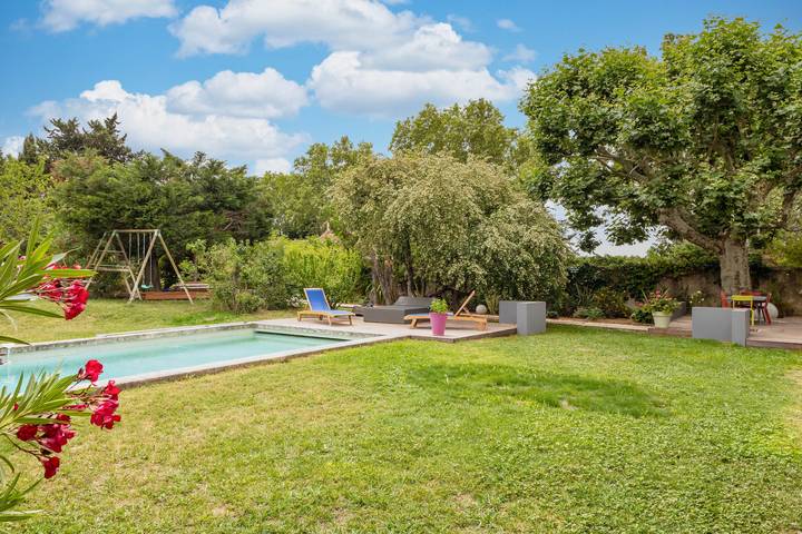 Location de vacances pour 13 personnes, avec jardin et terrasse, animaux acceptés à Eyragues - 4