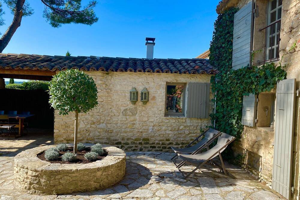 The Cottage-Ferienhaus-Luxus-Ensuite mit Dusche-Blick auf die Landschaft in Joucas, Regionaler Naturpark Luberon