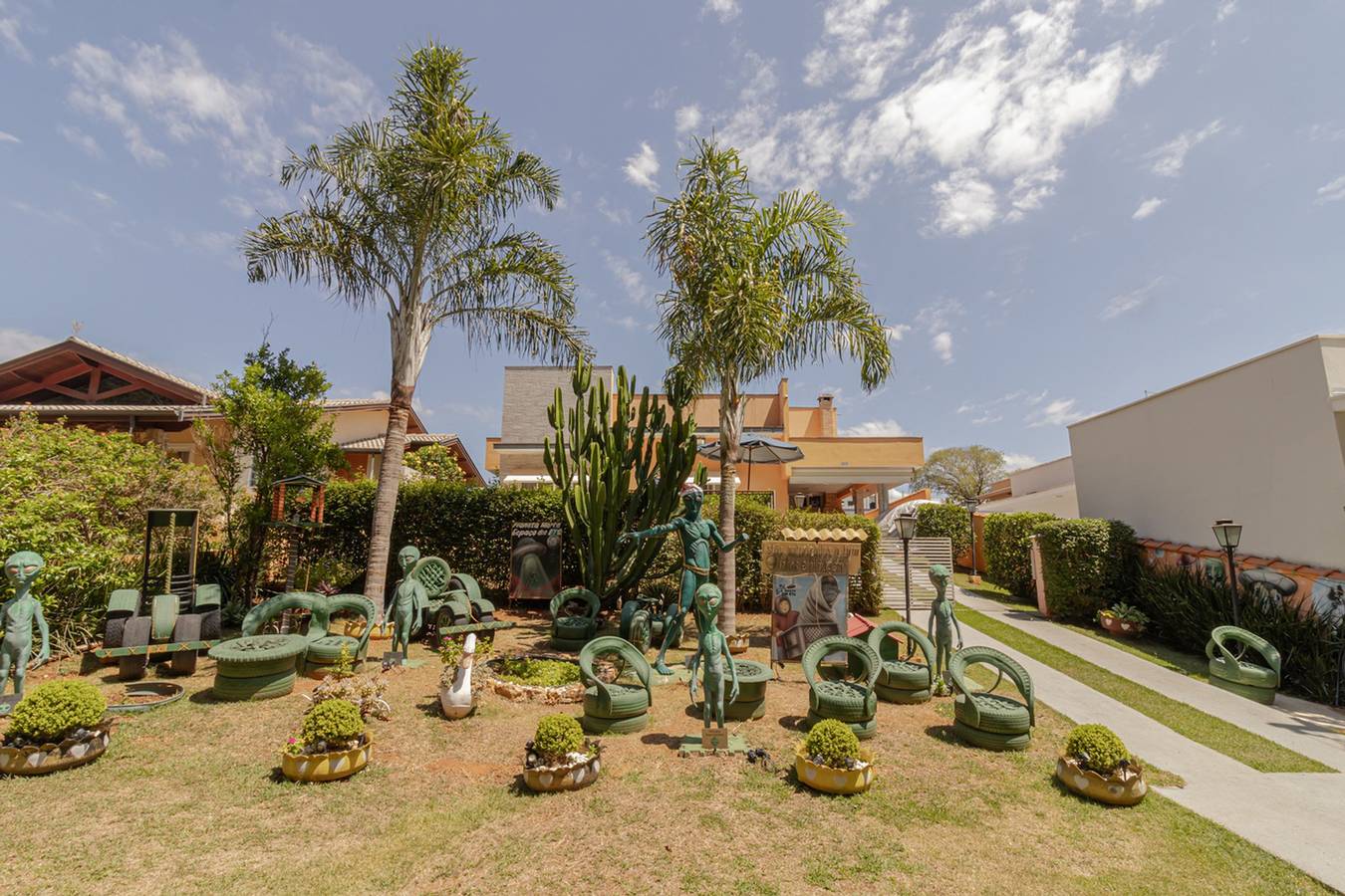 Casa Temática com Piscina e Churrasqueira in Porangaba, Estado de São Paulo