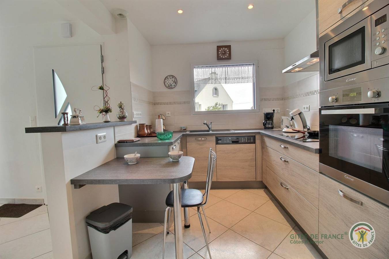 Le rhun in Trélévern, Rosa Granitküste