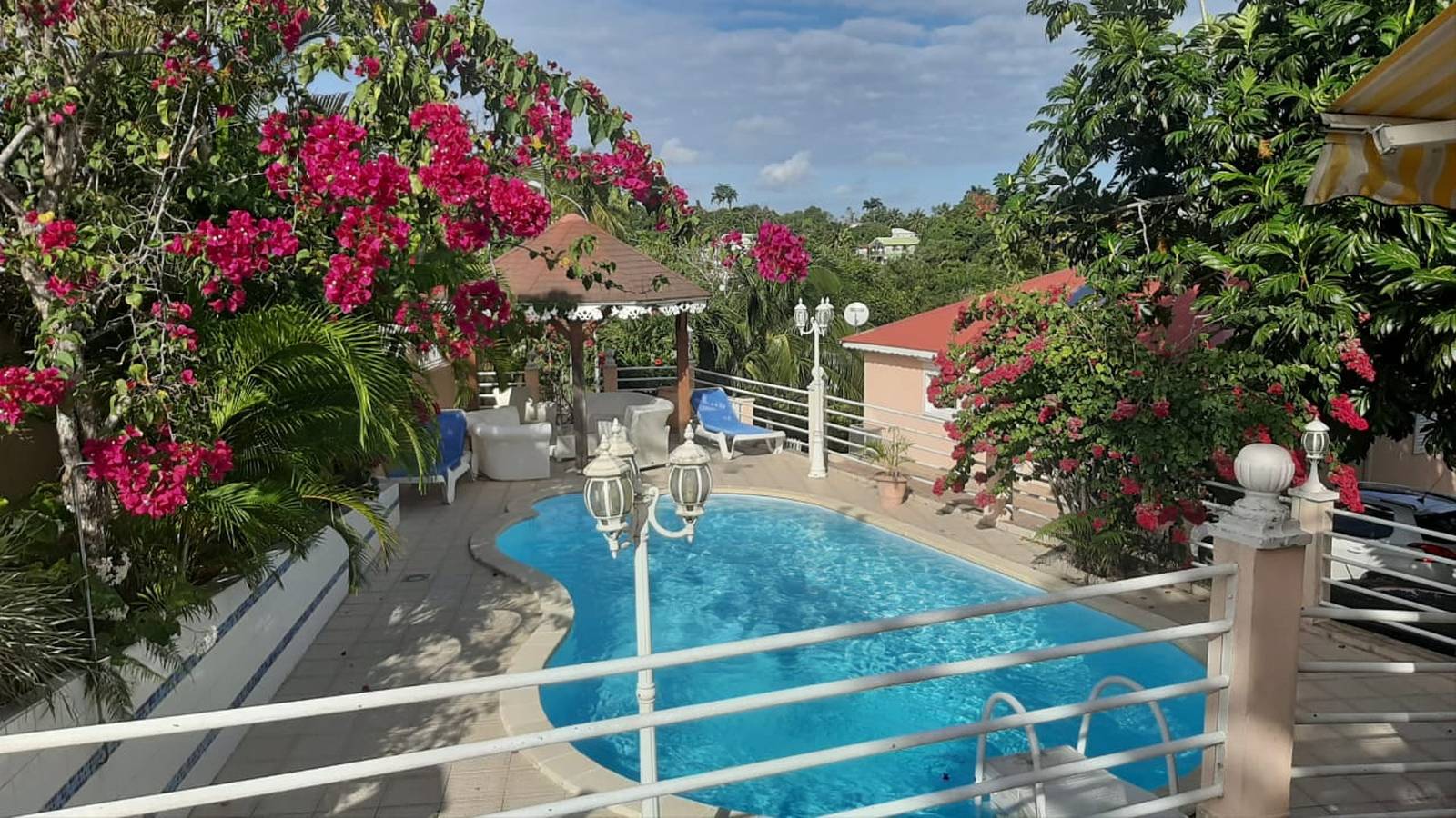 Appartement entier, Appartement lumineux avec piscine partagée, Sainte-Anne, 75 m² in Sainte-Anne, Guadeloupe