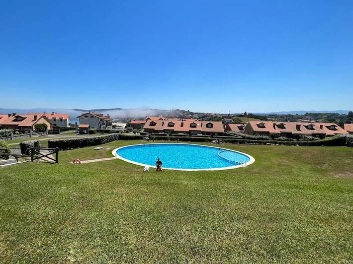 Casa de vacaciones para 6 personas, con piscina además de jardín y balcón en Comillas