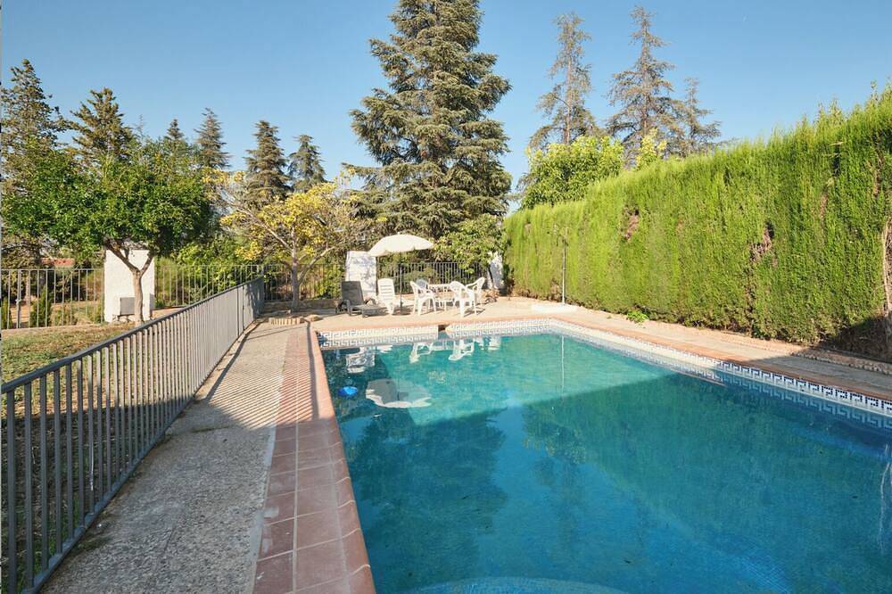 El Rincón de los Pinos Villa con piscina y vistas in Gójar, Provincia de Granada