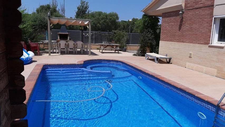Villa pour 8 personnes, avec vue ainsi que jardin et piscine, animaux acceptés à Cambrils - 2