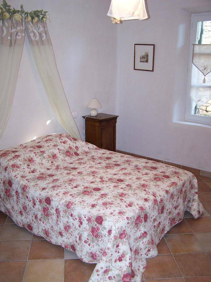 Location de vacances pour 10 personnes, avec vue ainsi que jardin et piscine à Viens - 4