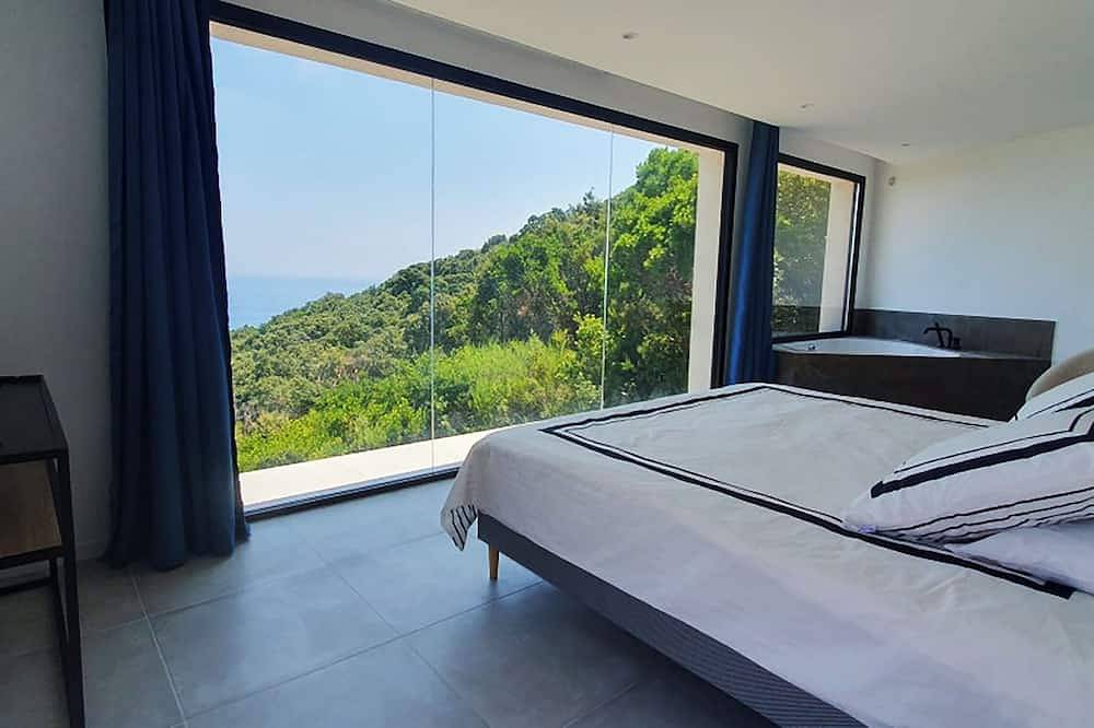 Villa 2/5 personnes Luxe Calme Charme - Piscine Chauffee/Spa Vue Mer Et Montagne in Conca, Arrondissement de Sartène
