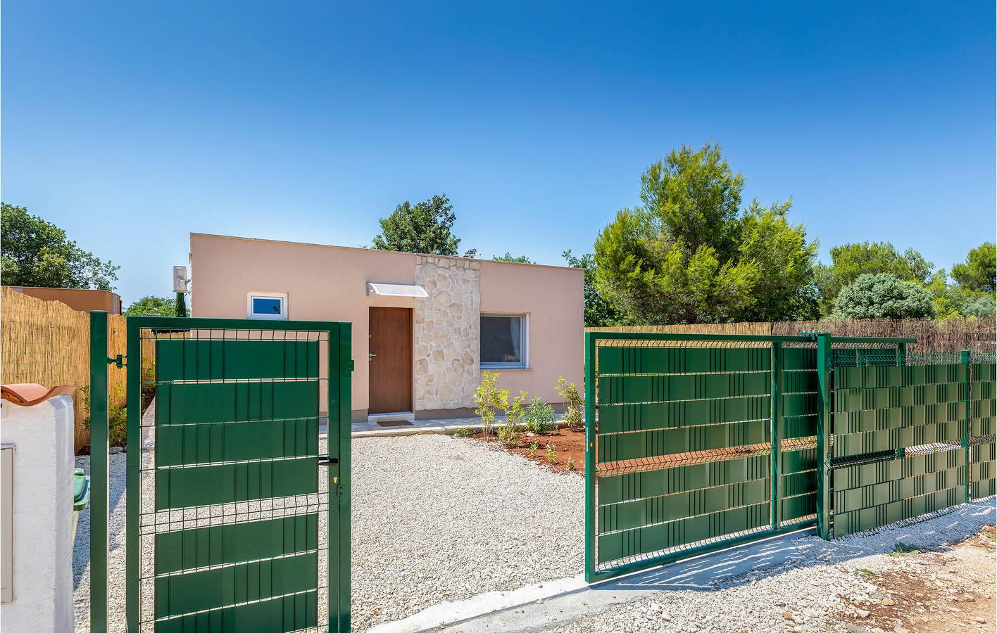 Charmantes Apartment mit Pool, in der Nähe des Strandes von Fažana – WLAN und Parkplatz inklusive in Grad Vodnjan, Südküste Istrien