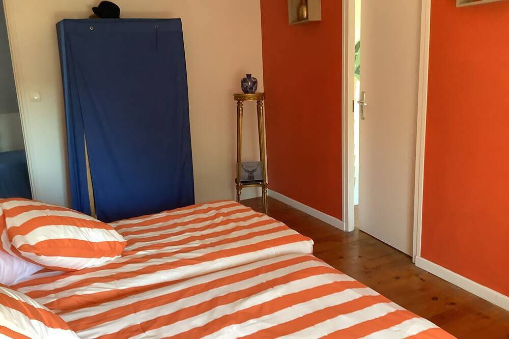 Studio with private bathroom and picnic area in Abbeville (Somme), Región de Abbeville