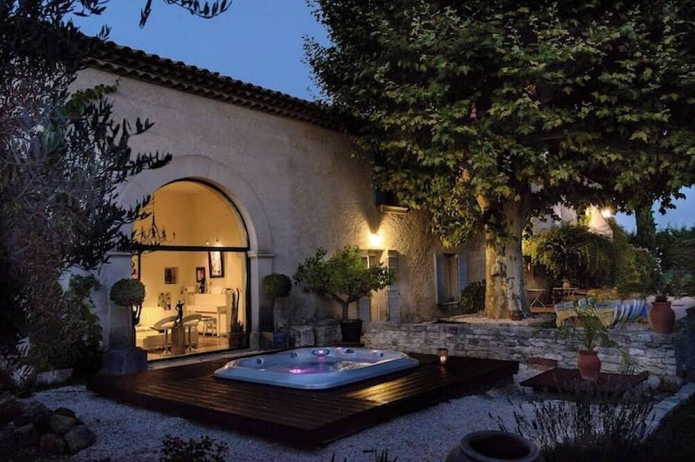 Ganze Wohnung, 4* apartment at Château Juliette Winery Chalet in Tresques, Nimes und Umgebung