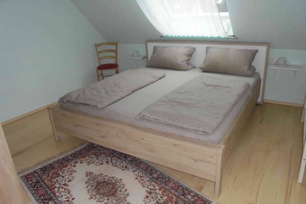 Ganze Wohnung, Ferienwohnung im Dachgeschoss (80qm) mit separater Küche in Neuburg a.d.Kammel, Bayerisch Schwaben