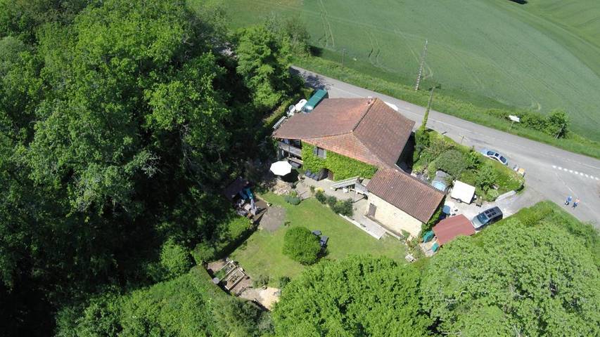 Location de vacances pour 2 personnes, avec Balcon et Jacuzzi ainsi que Terrasse et Jardin à Armous-et-Cau