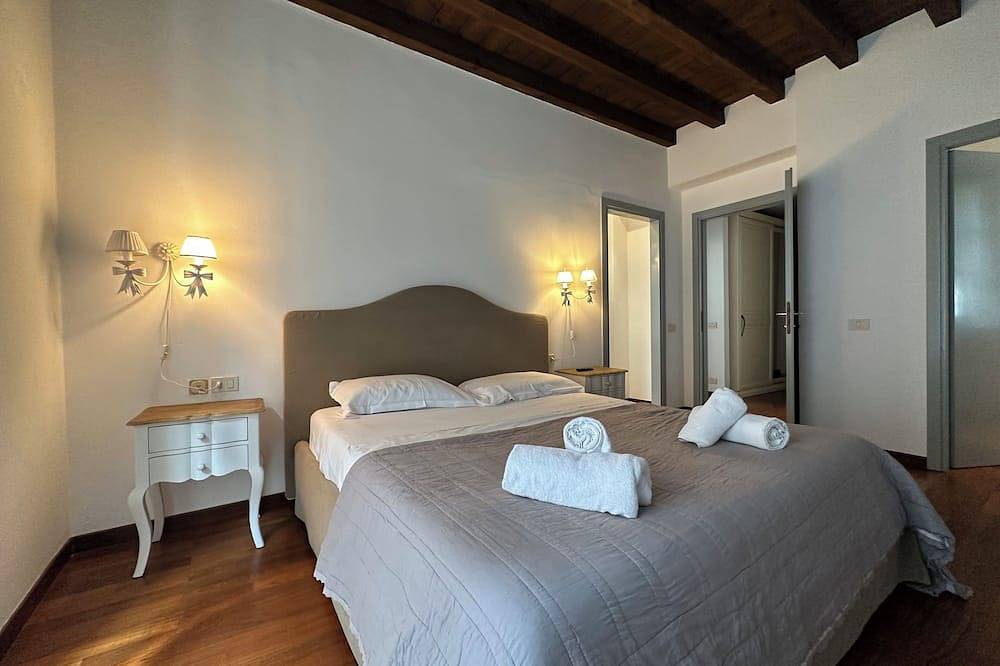 Villa Magnolia - With Garden in the Center of Como in Como, Lake Como