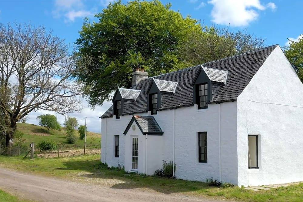 Achanlochan Farm, pet friendly, character holiday cottage in Taynuilt in Argyll & Bute