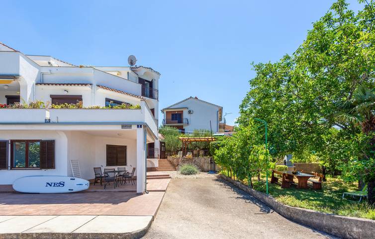 Ferienwohnung für 3 Personen, mit Terrasse in Njivice - 2