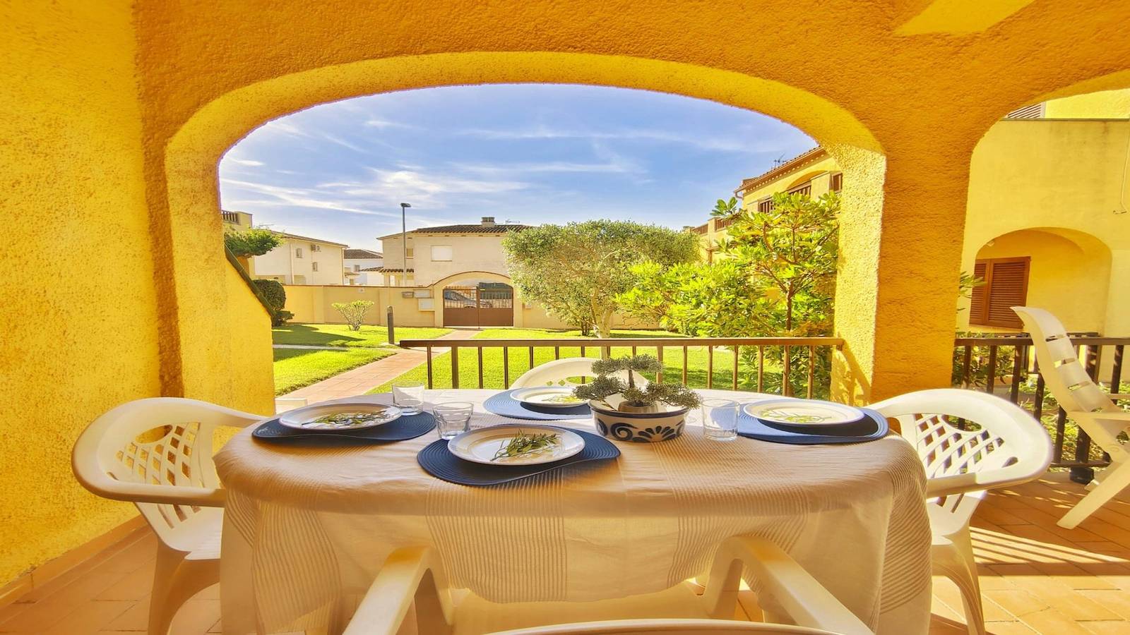 Geheel vakantieappartement, Vakantieappartement voor 5 personen met balkon/terras in L'Escala, Upper Empordà