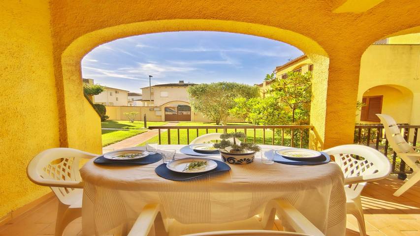 Appartement voor 5 personen, with Balkon/Terras and Tuin as well as Zwembad in L'Escala