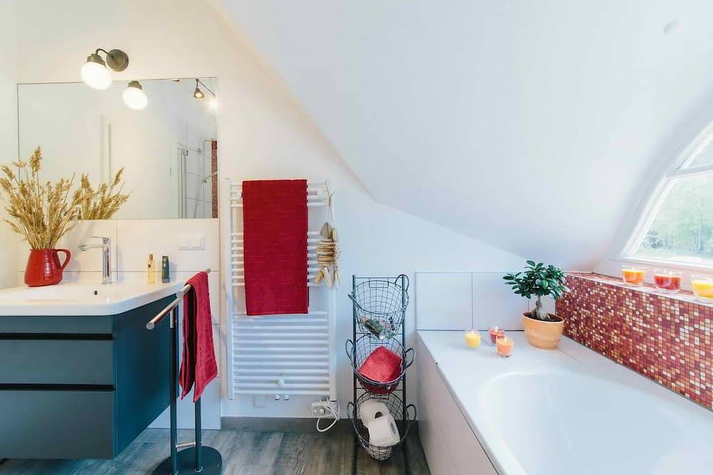 Ferien genießen unterm Reetdach - strandnah, Sauna, Kaminofen, Wlan, Hund willk. in Ostseebad Glowe, Glowe