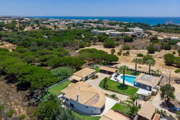 Villa voor 12 Personen in Olhos de Água, Algarve, Afbeelding 1