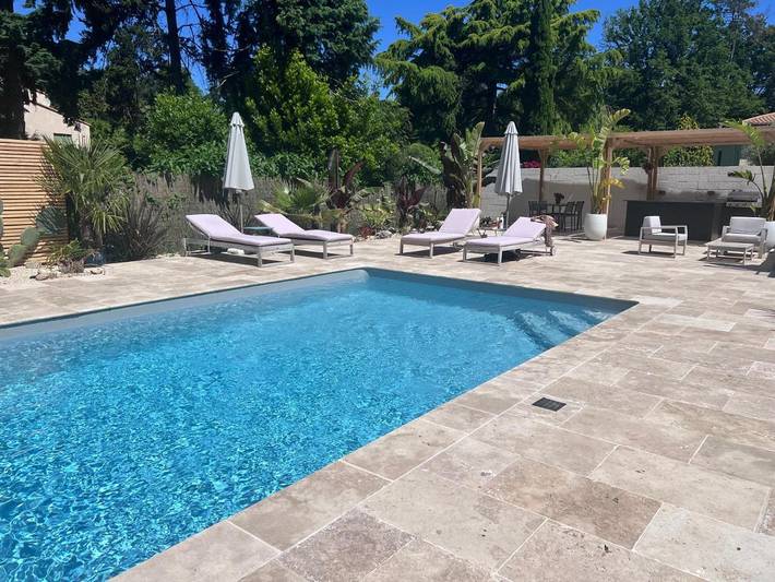 Gîte pour 4 personnes, avec Terrasse et Jardin ainsi que Piscine et Vue à Saint-Seurin-de-Prats