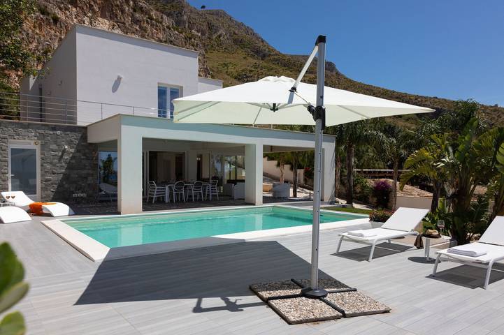 Casa vacanza per 8 persone, con terrazza e idromassaggio nonché giardino in Erice