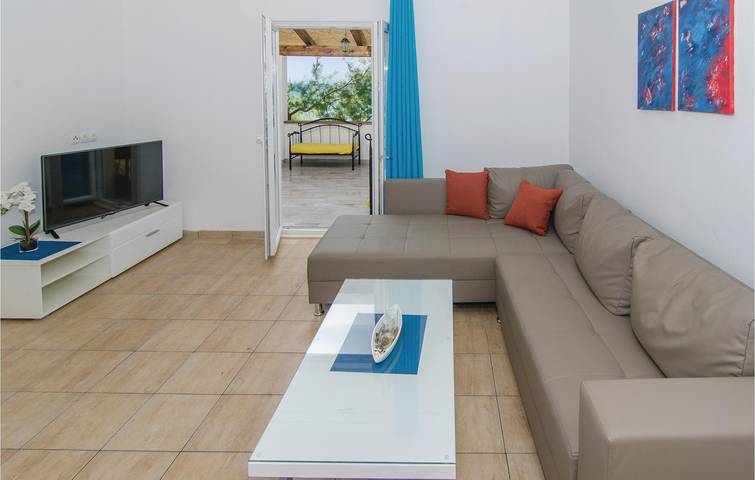 Cozy 1-Bed Apartment, 100m to Beach with WiFi & Terrace in Žuljana, Dubrovnik-Neretva