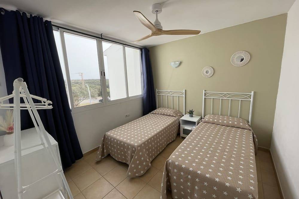 Entire apartment, Mitjaneta - Apartamento con Piscina in Cala Blanes, Ciutadella