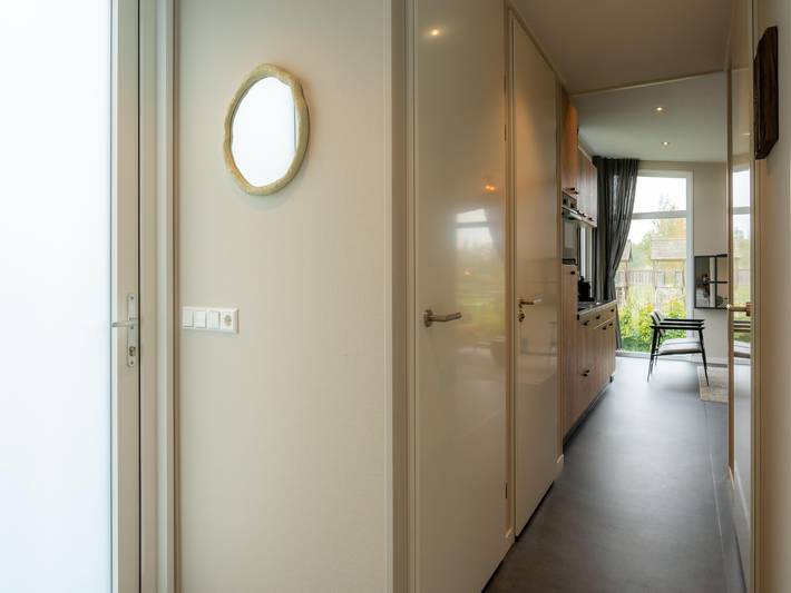 Luxuriöses Ferienhaus umgeben von Wasser in Sint Nicolaasga, Ijsselmeer