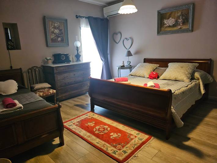 Guest Room "Little Boudha Room" with Shared Terrace, Wi-Fi, and Air Conditioning in Bernis, Medelhavskusten (Frankrike)