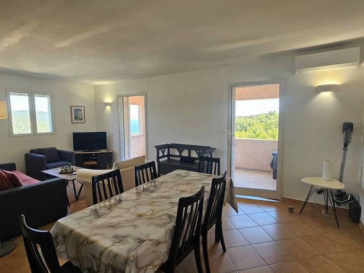 Appartement entier, Appartement de vacances à Favone, climatisé avec Wi-Fi in Favone, Conca