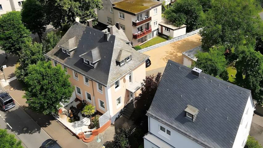 Ferienhaus für 14 Personen, mit Balkon und Whirlpool sowie Garten und Sauna in Daun