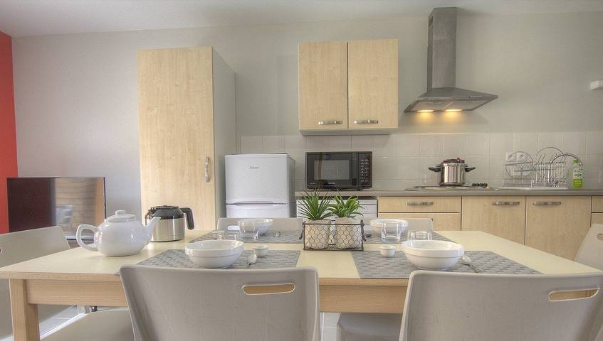 Gîte pour 6 personnes, avec terrasse et jardin à Guéreins - 4