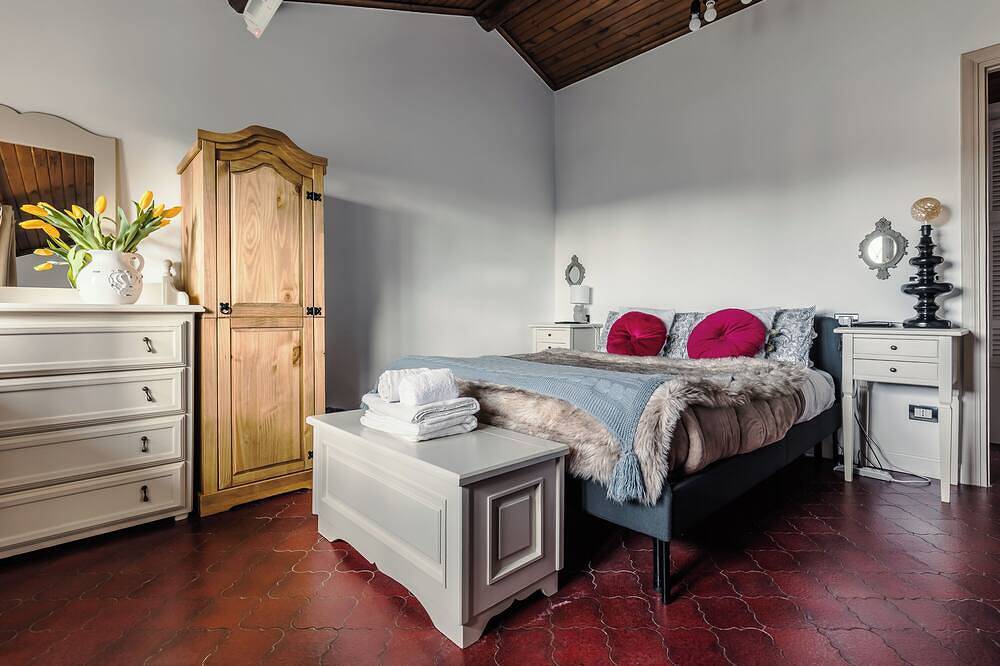 Entire apartment, The Magic Little Castle - Where Memories Come Alive in Grottaferrata, Parco Regionale dei Castelli Romani