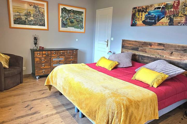 Location de vacances pour 10 personnes, avec terrasse et jardin à Tour-en-Bessin - 3