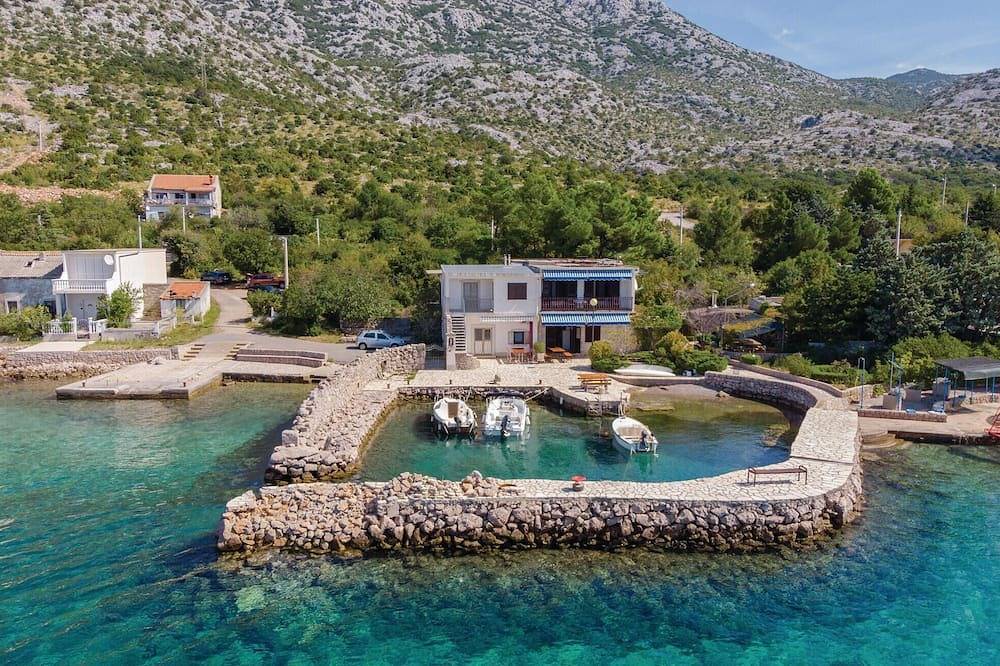 Geheel appartement, Appartement aan het strand in Ribarica in Cesarica, Velebit Nature Park