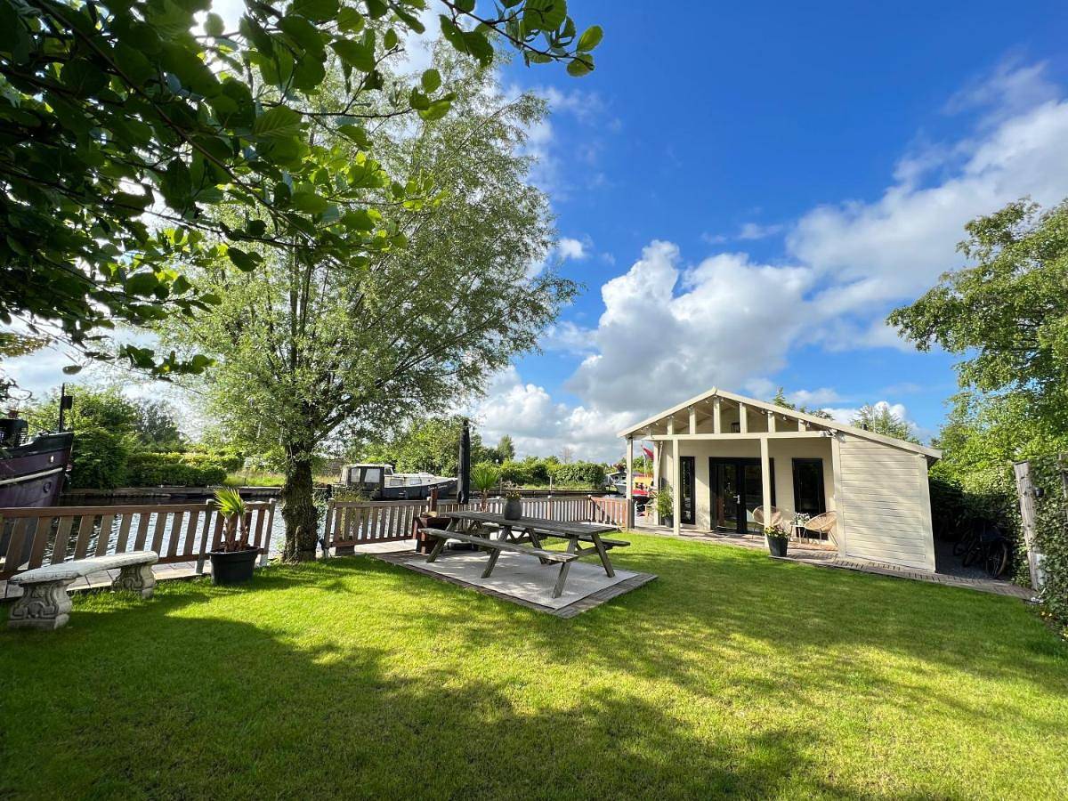 New - Private Cabin - on a lake near Amsterdam in Vinkeveen, Groene Hart