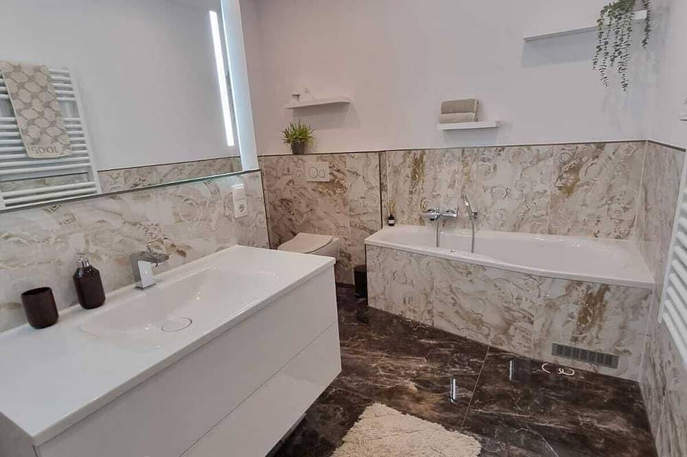 Ganze Wohnung, Ferienwohnung \"Hafenperle\" direkt am Wasser im Herzen von Bad Zwischenahn in Zwischenahner Meer, Bad Zwischenahn