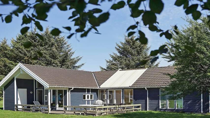 Ferienhaus für 11 Personen, mit Whirlpool und Sauna sowie Terrasse und Pool, mit Haustier